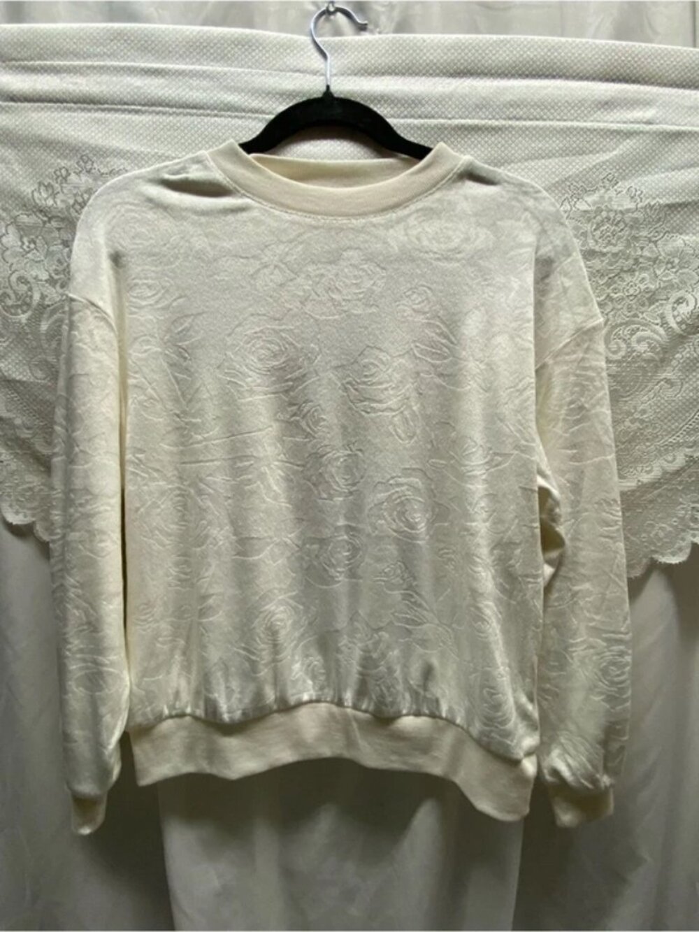 Jaclynw New York small value Rose-Textured Crewneck Sweatshirt new cream color